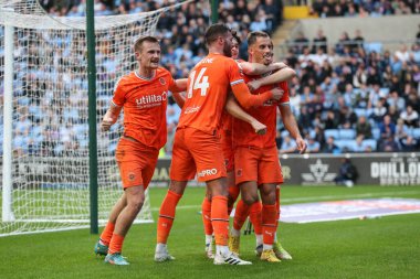 Blackpool 'dan Jerry Yates 29 Ekim 202' de Coventry City 'nin Coventry Building Society Arena' da Blackpool 'a karşı oynadığı Sky Bet Şampiyonası maçında 1-2' lik galibiyetini kutluyor.