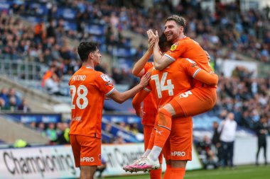 Blackpool 'dan Gary Madine 29 Ekim 202' de Coventry Building Society Arena, Coventry, İngiltere 'de Coventry City' ye karşı Blackpool 'da oynanan Sky Bet Şampiyonası maçında 1-1 kazanma hedefini kutluyor.