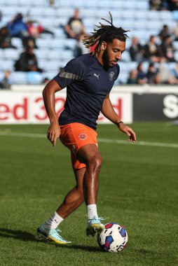 Blackpool 'dan Dominic Thompson 29 Ekim 202' de Coventry City 'nin Coventry Building Society Arena' da Blackpool 'a karşı oynadığı Sky Bet Şampiyonası maçında ısınıyor.
