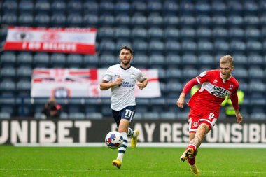 Middlesborough 'dan Riley McGree 29 Ekim 202' de İngiltere 'nin Deepdale kentinde oynanan Sky Bet Şampiyonası maçında pas veriyor.