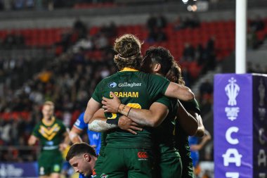 Avustralyalı Valentine Holmes, 29 Ekim 202 'de İngiltere' nin St Helens kentinde oynanan 2021 Dünya Rugby Ligi karşılaşmasında Avustralya ile İtalya arasındaki karşılaşmayı kutluyor.