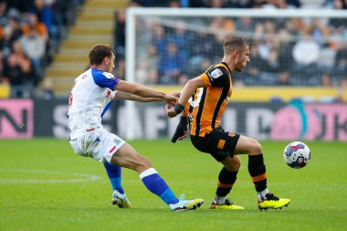 Dimitrios Pelkas # 20 of Hull City ve Harry Pickering # 3 of Blackburn Rovers Sky Bet Şampiyonası maçında Hull City - Blackburn Rovers MKM Stadyumu, Hull, Birleşik Krallık, 29 Ekim 202