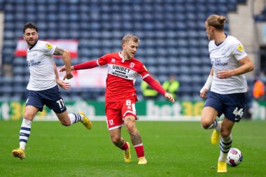 Middlesborough 'dan Riley McGree 29 Ekim 202' de İngiltere 'nin Deepdale kentinde oynanan Sky Bet Şampiyonası maçında pas veriyor.