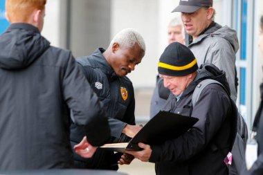 Hull City 'den Jean Michal Seri # 24, 29 Ekim 2022' de Hull City 'nin MKM Stadyumu' nda Blackburn Rovers 'a karşı oynadığı Sky Bet Şampiyonası maçını imzaladı.