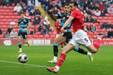 Barnsley 'den Liam Kitching # 5 Sky Bet Ligi 1 karşılaşmasında Oakwell, Barnsley' e karşı Forest Green Rovers, 29 Ekim 202