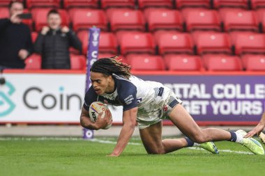 İngiliz Dom Young, İngiltere 'nin Bramall Lane, Sheffield, Birleşik Krallık' ta 29 Ekim 202 'de oynanan 2021 Dünya Rugby Ligi karşılaşmasında dördüncü oldu.