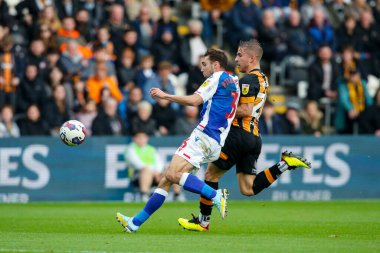 Dimitrios Pelkas # 20 of Hull City ve Harry Pickering # 3 of Blackburn Rovers Sky Bet Şampiyonası maçında Hull City - Blackburn Rovers MKM Stadyumu, Hull, Birleşik Krallık, 29 Ekim 202