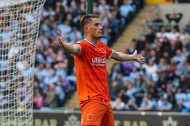 Blackpool 'dan Jerry Yates 29 Ekim 202' de Coventry City 'nin Coventry Building Society Arena' da Blackpool 'a karşı oynadığı Sky Bet Şampiyonası maçında 1-2' lik galibiyetini kutluyor.