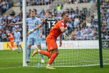 Blackpool 'dan Jerry Yates 29 Ekim 202' de Coventry City 'nin Coventry Building Society Arena' da Blackpool 'a karşı oynadığı Sky Bet Şampiyonası maçında 1-2' lik galibiyetini kutluyor.