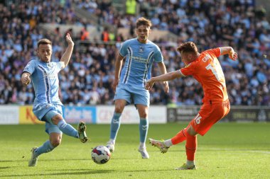 Blackpool 'dan Sonny Carey 29 Ekim 202' de Coventry City 'nin Coventry Building Society Arena' da Blackpool 'a karşı oynadığı Gökyüzü İddia Şampiyonası maçında gol atarken görülüyor.