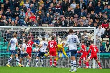 Preston North End 'den 14 numaralı Jordan Storey, 29 Ekim 202' de İngiltere 'nin Deepdale kentinde oynanan Sky Bet Şampiyonası maçında 2-1 öne geçiyor.