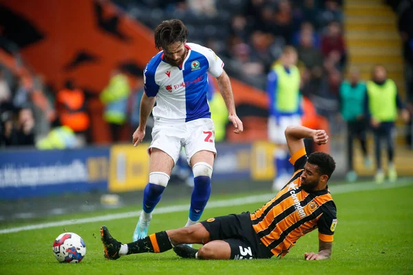 Hull City 'den Cyrus Christie # 33 ve Blackburn Rovers' dan Ben Brereton Daz # 22 Sky Bet Şampiyonası maçında Hull City - Blackburn Rovers MKM Stadyumu, Hull, Birleşik Krallık, 29 Ekim 2022