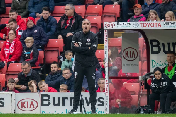 Barnsley teknik direktörü Michael Duff, 29 Ekim 202 'de Oakwell, Barnsley' de oynanan Sky Bet 1 karşılaşmasında tepki gösterdi.
