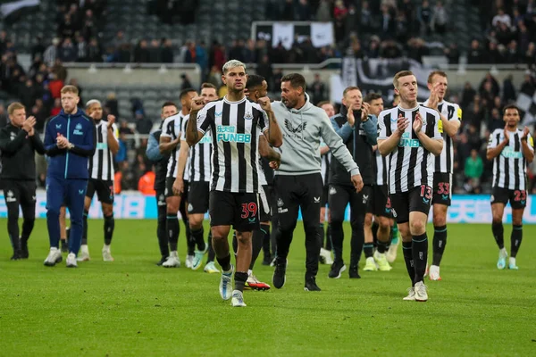 Newcastle United Aplaude Los Aficionados Después Vencer Aston Villa Durante — Foto de Stock