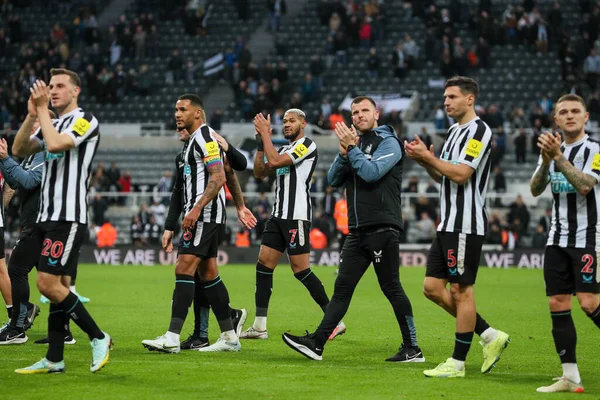 Los Jugadores Newcastle Aplauden Los Aficionados Después Vencer Aston Villa — Foto de Stock