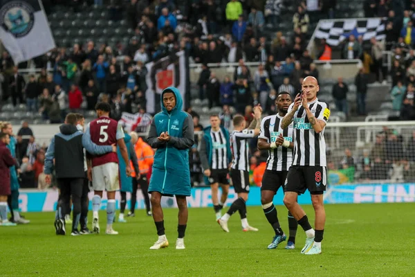 Jonjo Shelvey Του Newcastle Χειροκροτεί Τους Οπαδούς Μετά Νίκη Aston — Φωτογραφία Αρχείου