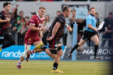  Saracens 'tan Ben Earl # 7, 30 Ekim 202' de Londra 'daki StoneX Stadyumu' nda oynanan Saracens - Satış Köpekbalığı maçında bir deneme yaptı.