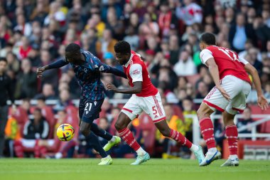 Cheikhou Kouyat # 21 Nottingham Ormanı Premier Lig maçı sırasında Arsenal - Nottingham Forest maçında Arsenal - Nottingham Stadyumu, Londra, 30 Ekim 2022