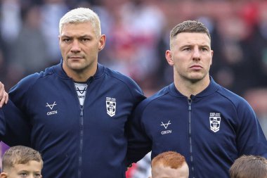 İngiltere 'den Ryan Hall ve İngiltere' den George Williams Rugby Ligi Dünya Kupası 2021 karşılaşmasında İngiltere ile Yunanistan Bramall Lane, Sheffield, Birleşik Krallık, 29 Ekim 202