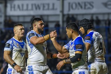 Samoa 'dan Anthony Milford, 30 Ekim 202 tarihinde İngiltere' nin Warrington kentinde oynanan Halliwell Jones Stadyumu 'nda oynanan Rugby Ligi Dünya Kupası 2021 Grubu A Grubu maçında denemesini kutluyor.