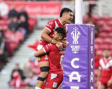 Tonga 'dan Talatau Junior Amone, 30 Ekim 202' de İngiltere 'nin Middlesbrough kentinde oynanan Rugby Ligi Dünya Kupası 2021 Grubu D Grubu maçında şansını kutluyor.