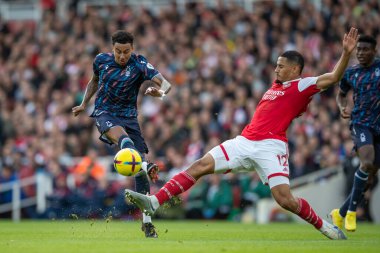 Nottingham Ormanı 'ndan Jesse Lingard, 30 Ekim 202' de Emirates Stadyumu 'nda oynanan Premier League maçında Arsenal ve Nottingham Ormanı maçında ters bir atış yaptı.
