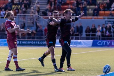  Saracens 'ın 12 numaralı oyuncusu Nick Tompkins, 30 Ekim 202' de StoneX Stadyumu 'nda oynanan Gallagher Premiership maçında Saracens' a karşı Satış Köpekbalıkları maçında gol atmasını kutluyor.