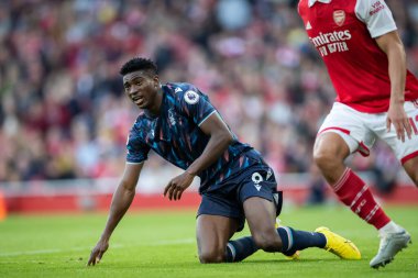 Nottingham Ormanı 'ndan Taiwo Awoniyi # 9 numara, 30 Ekim 202 tarihinde Emirates Stadyumu' nda oynanan Premier League maçında Arsenal ve Nottingham Ormanı maçına bakıyor.