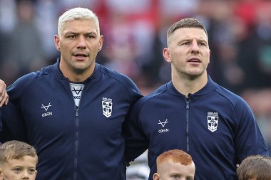 İngiltere 'den Ryan Hall ve İngiltere' den George Williams Rugby Ligi Dünya Kupası 2021 karşılaşmasında İngiltere ile Yunanistan Bramall Lane, Sheffield, Birleşik Krallık, 29 Ekim 202