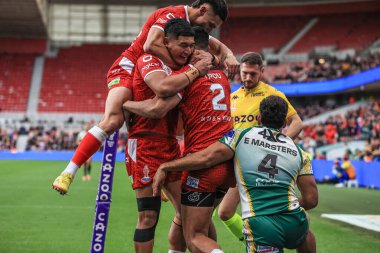 Tonga 'dan Daniel Tupou, 30 Ekim 202' de İngiltere 'nin Middlesbrough kentinde oynanan Rugby Ligi Dünya Kupası 2021 Grubu D Grubu karşılaşmasında şansını kutluyor.