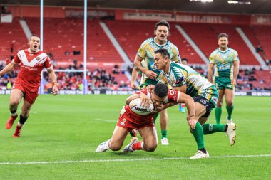 Tonga 'dan Penisini, Rugby Ligi Dünya Kupası 2021 Grubu D Grubu' nun Riverside Stadyumu, Middlesbrough, Birleşik Krallık 'ta oynadığı Tonga-Cook Adaları maçında hat-trick yapmaya gidecek.