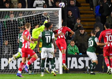Plymouth Argyle kalecisi Michael Cooper (1), 31 Ekim 202 tarihinde İngiltere 'nin Plymouth kentinde oynanan Sky Bet Lig 1 karşılaşmasında Plymouth Argyle - Exeter City maçında kurtarmayı başardı.