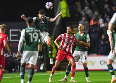 Plymouth Argyle orta saha oyuncusu Joe Edwards (8) 31 Ekim 202 'de Home Park, Plymouth, İngiltere' de oynanan Sky Bet Lig 1 karşılaşmasını kazandı.
