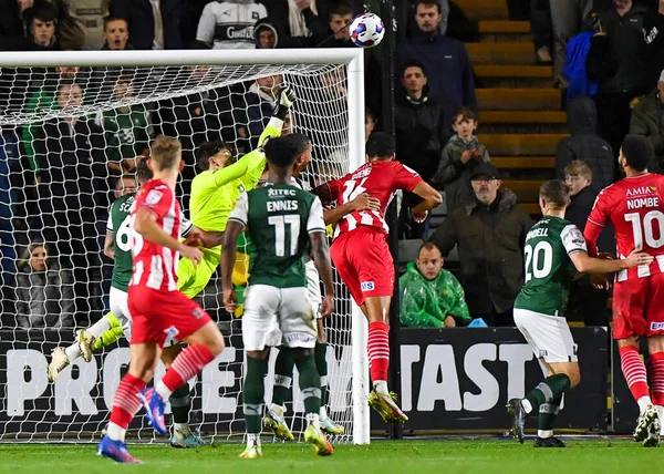 Plymouth Argyle Keeper Michael Cooper Redt Tijdens Sky Bet League — Stockfoto