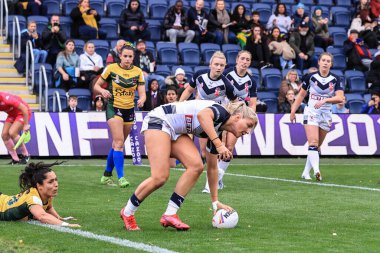 İngiltere 'den Tara Stanley, 1 Kasım 202' de Birleşik Krallık 'taki Headingley Stadyumu' nda oynanan 2021 Bayanlar Rugby Ligi Dünya Kupası karşılaşmasında sahaya çıkıyor.