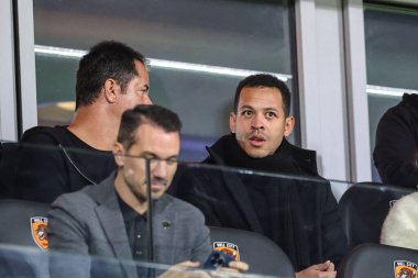Acun Ilcal, 1 Kasım 2022 'de MKM Stadyumu' nda Hull City ve Middlesbrough arasındaki Sky Bet Şampiyonası maçında Liam Rosenior ile konuştu.