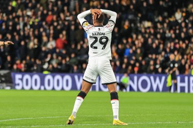 Middlesbrough 'dan Chuba Akpom # 29, 1 Kasım 202' de MKM Stadyumu 'nda oynanan Hull City - Middlesbrough maçında gol atma şansını kaçırdıktan sonra tepki gösterdi.