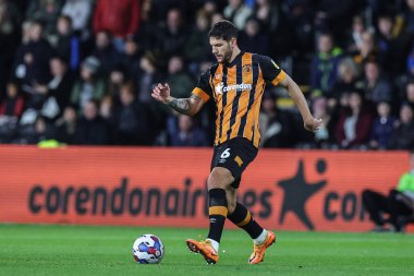 Hull City 'nin Tobias Figueiredo # 6' sı Hull City 'nin 1 Kasım 202' de MKM Stadyumu 'nda oynadığı Hull City - Middlesbrough maçında dövüşüyor.