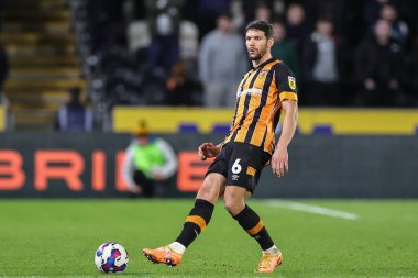 Hull City 'nin Tobias Figueiredo # 6' sı Hull City 'nin 1 Kasım 202' de MKM Stadyumu 'nda oynadığı Hull City - Middlesbrough maçında dövüşüyor.