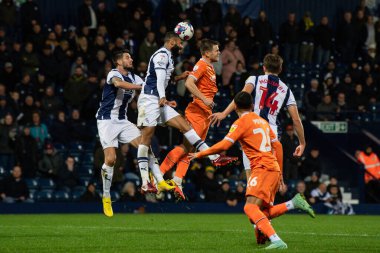 West Bromwich Albion 'dan Kyle Bartley 1 Kasım 202' de İngiltere 'nin başkenti West Bromwich-Blackpool' da oynanan Sky Bet Şampiyonası maçında Jordan Thorniley # 34 'ü yendi.