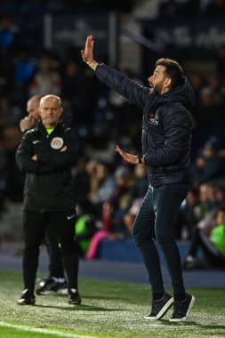 West Bromwich Albion 'un Carlos Corberan Menajeri 1 Kasım 202' de İngiltere 'nin West Bromwich Albion-Blackpool maçında takımına talimatlar veriyor.