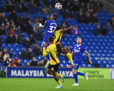 Cardiff City 'den Niels Nkounkou 2 Kasım 202' de Cardiff City Stadyumu 'nda Cardiff City ve Watford arasındaki Sky Bet Şampiyonası maçında yüksek topu kazandı.