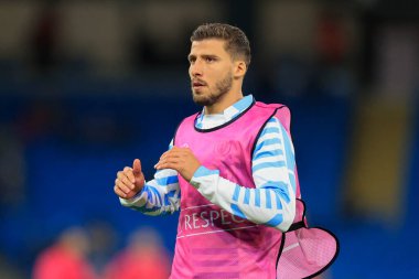 Manchester City 'den Ruben Dias 2 Kasım 202' de Etihad Stadyumu 'nda oynanan UEFA Şampiyonlar Ligi karşılaşması öncesinde ısınıyor.