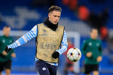 Manchester City 'den Jack Grealish 2 Kasım 202' de Etihad Stadyumu 'nda oynanan UEFA Şampiyonlar Ligi karşılaşması öncesinde maç için ısınıyor.