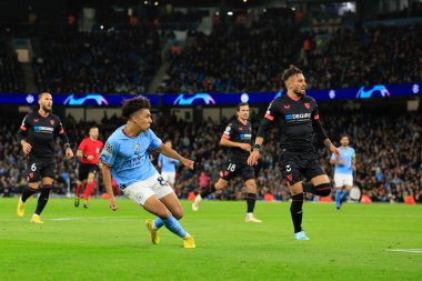 Manchester City 'den Rico Lewis 2 Kasım 202' de Etihad Stadyumu 'nda oynanan UEFA Şampiyonlar Ligi maçında 1-1 öne geçti.