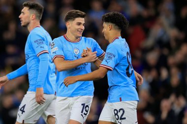 Manchester City 'den Julian Alvarez 2 Kasım 202' de Etihad Stadyumu 'nda oynanan UEFA Şampiyonlar Ligi maçında 2-1' lik skoru kutluyor.