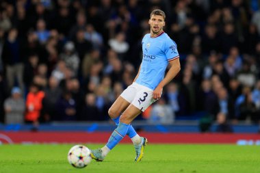 Manchester şehrinin Ruben Dias # 3 numarası UEFA Şampiyonlar Ligi maçında Manchester City - Sevilla maçı sırasında Etihad Stadyumu, Manchester, Birleşik Krallık, 2 Kasım 202