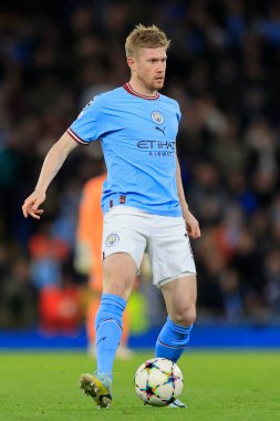 Manchester City 'den Kevin De Bruyne # 17 numara UEFA Şampiyonlar Ligi karşılaşması sırasında Etihad Stadyumu, Manchester' da Sevilla 'ya karşı, 2 Kasım 202