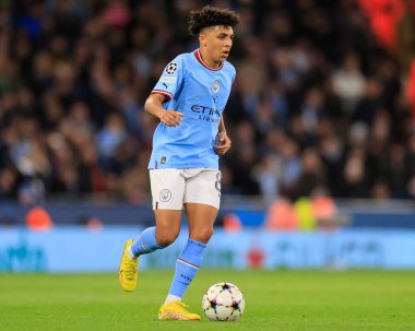 Manchester City 'den Rico Lewis # 82 UEFA Şampiyonlar Ligi maçı sırasında Etihad Stadyumu' nda Manchester City ile Sevilla karşılaşması, 2 Kasım 202