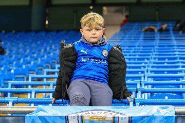 Manchester City 'nin genç bir taraftarı UEFA Şampiyonlar Ligi maçına başlamadan önce Manchester City ile Sevilla arasında 2 Kasım 202' de Etihad Stadyumu 'nda oynanacak.